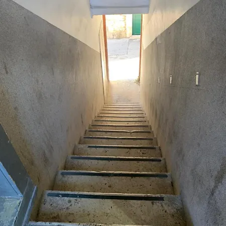 Old 1 & 2 - Varos בית הארחה *